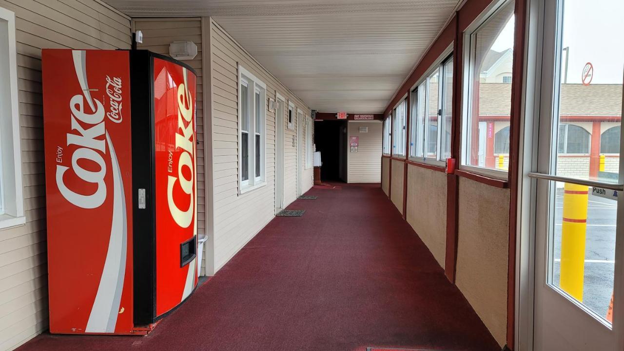 Red Carpet Inn Уест Спрингфийлд Екстериор снимка