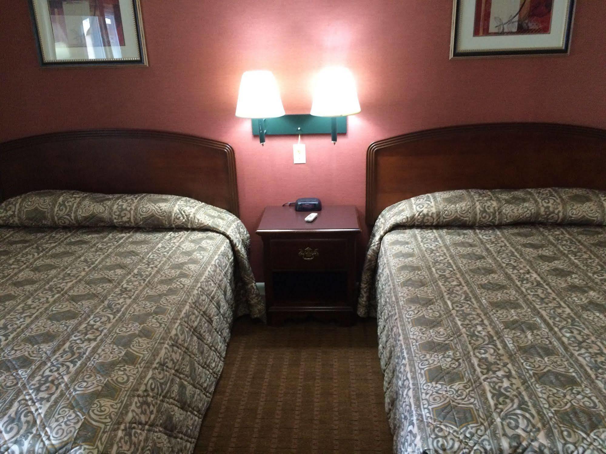 Red Carpet Inn Уест Спрингфийлд Екстериор снимка