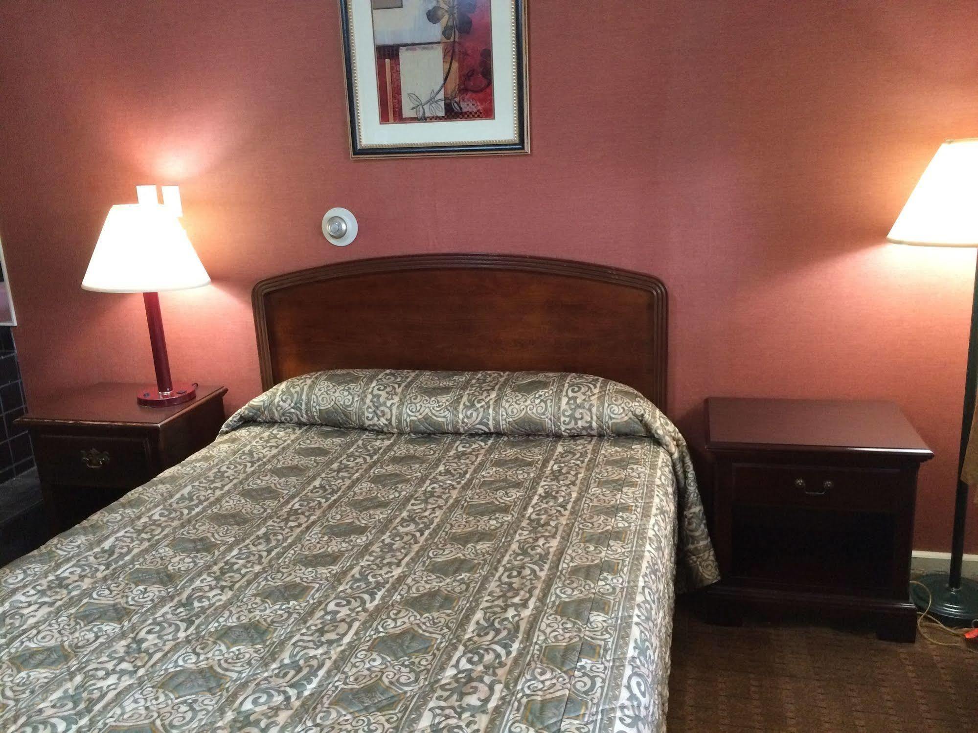 Red Carpet Inn Уест Спрингфийлд Екстериор снимка