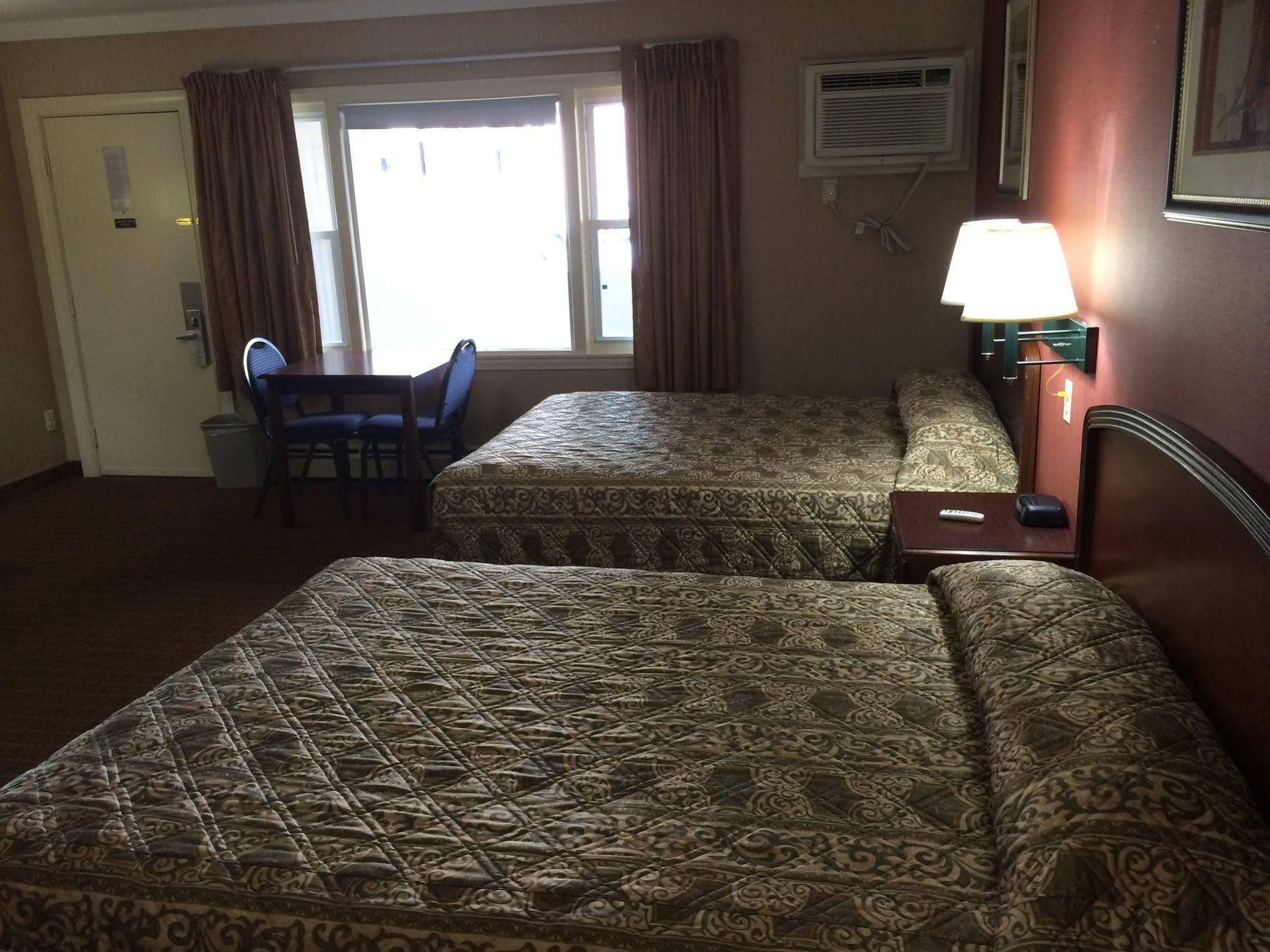 Red Carpet Inn Уест Спрингфийлд Екстериор снимка