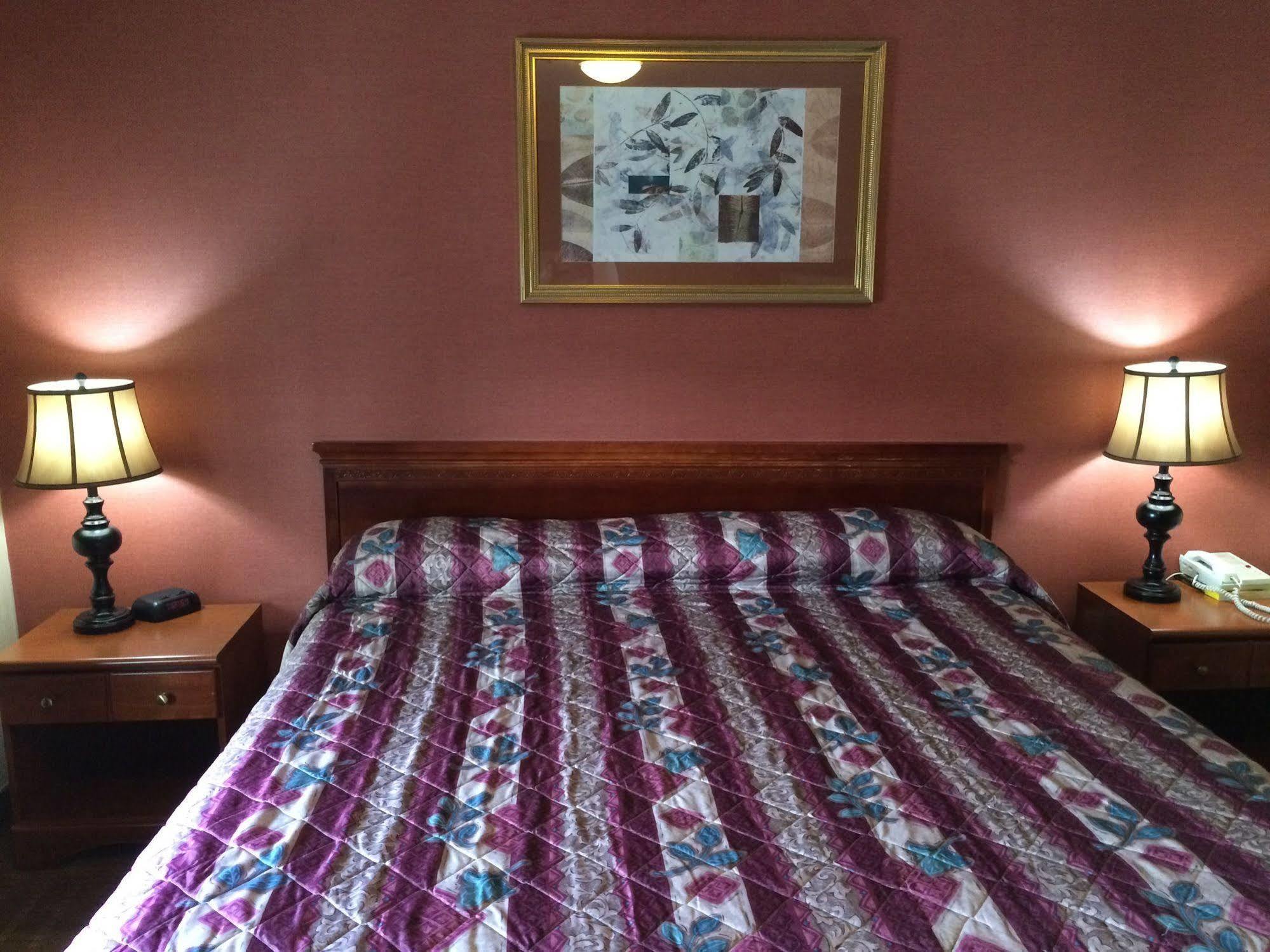 Red Carpet Inn Уест Спрингфийлд Екстериор снимка